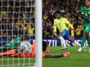 Estêvão comemora primeiro gol do Brasil diante do Senegal (Foto: Ryan Pierse/Getty Images)