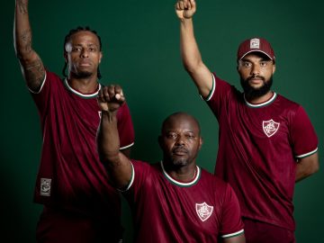 Keno, Marcão e Samuel Xavier vestindo a camisa lançada pelo Fluminense.