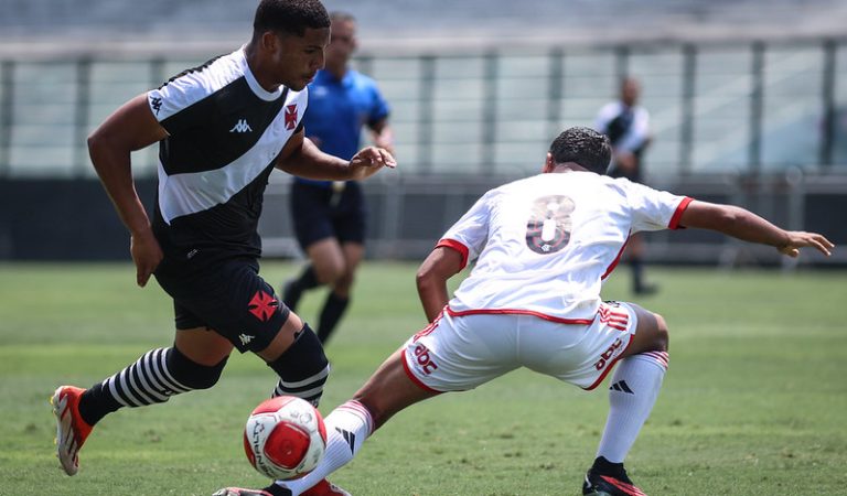 Vasco não vai contratar Léo Jacó, artilheiro do time sub-20
