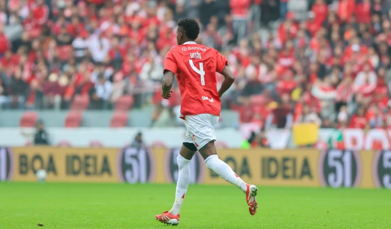 Internacional aceita proposta do Flamengo por Vitão