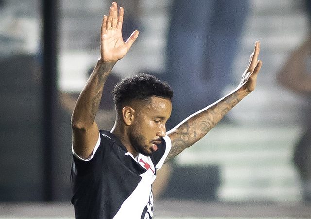 Vasco oficializa renovação de contrato do volante Jair