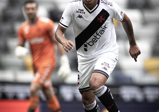 Matheus Carvalho sofre grave lesão e vira desfalque no Vasco