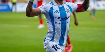 Ramires comemora gol na Letônia (Foto: Divulgação)