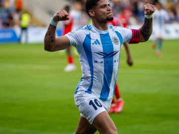 Ramires comemora gol na Letônia (Foto: Divulgação)