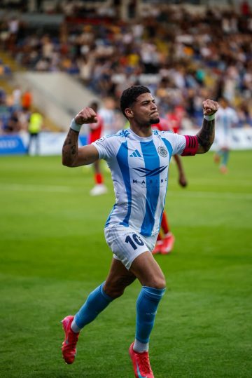 Ramires comemora gol na Letônia (Foto: Divulgação)