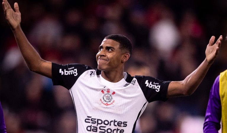 Corinthians avança em renovação com patrocinadora máster