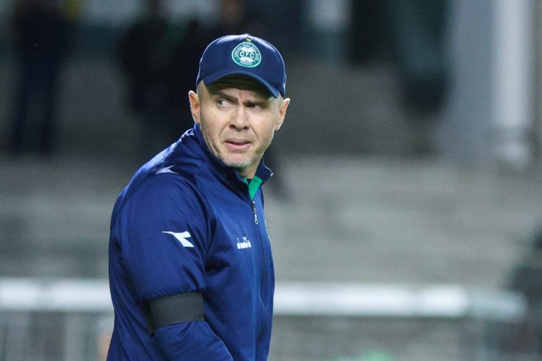 Coritiba não chegou num acordo para renovar com Mozart | Foto: Robson Mafra - AGIF