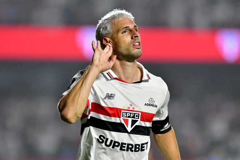 São Paulo sofreu transfer ban referente ao não pagamento de comissão aos ex-empresários de Calleri | Foto: Eduardo Carmim - Photo Premium | Gazeta Press