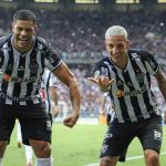 Hulk e Arana, atuando pelo Atlético Mineiro.