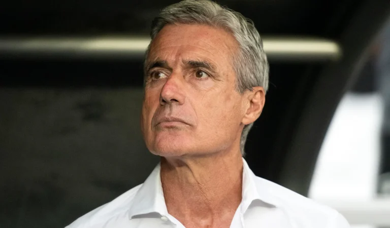 Após saída de Mano, Grêmio encaminha acordo com Luís Castro