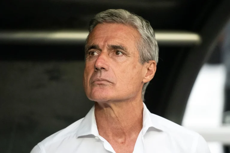 Grêmio tem acordo encaminhado com Luís Castro | Foto: Delmiro Junior - Photo Premium | Gazeta Press