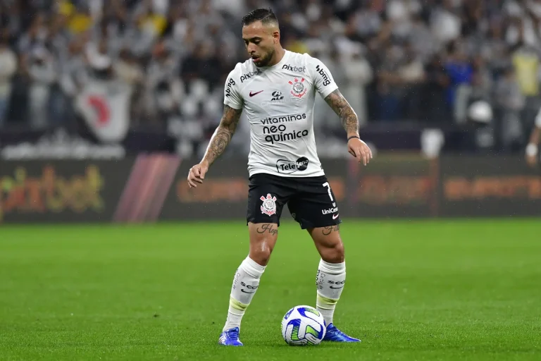 Maycon durante partida pelo Corinthians | Foto: Eduardo Carmim | Photo Premium - Gazeta Press