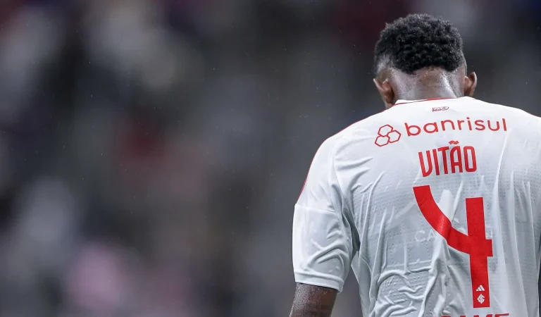 Cruzeiro encaminha compra de Vitão junto ao Internacional