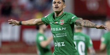 Mateusão em ação pelo Shabab Al Ahli (Foto: Divulgação)