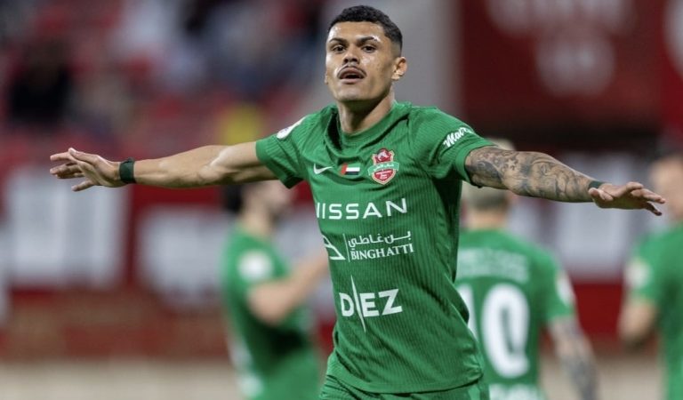 Mateusão marca dois e conduz Shabab Al Ahli à vitória