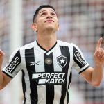 Savarino atuando pelo Botafogo.