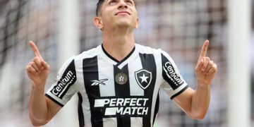 Savarino atuando pelo Botafogo.