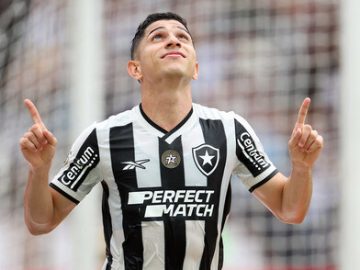 Savarino atuando pelo Botafogo.