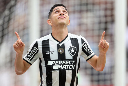 Savarino atuando pelo Botafogo.