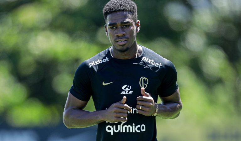 Corinthians encaminha empréstimo de Félix Torres ao Inter