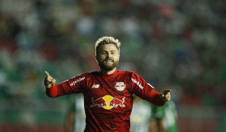 Red Bull Bragantino renova com Eduardo Sasha até final de 2027