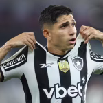 Savarino atuando pelo Botafogo.