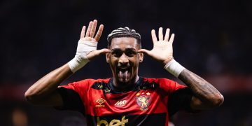 Derick Lacerda durante comemoração de gol pelo Sport | Foto: Paulo Paiva