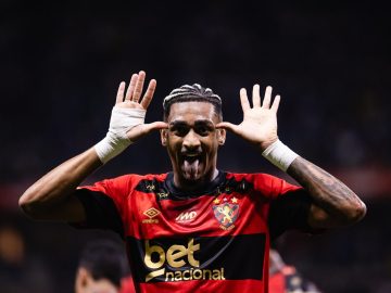 Derick Lacerda durante comemoração de gol pelo Sport | Foto: Paulo Paiva