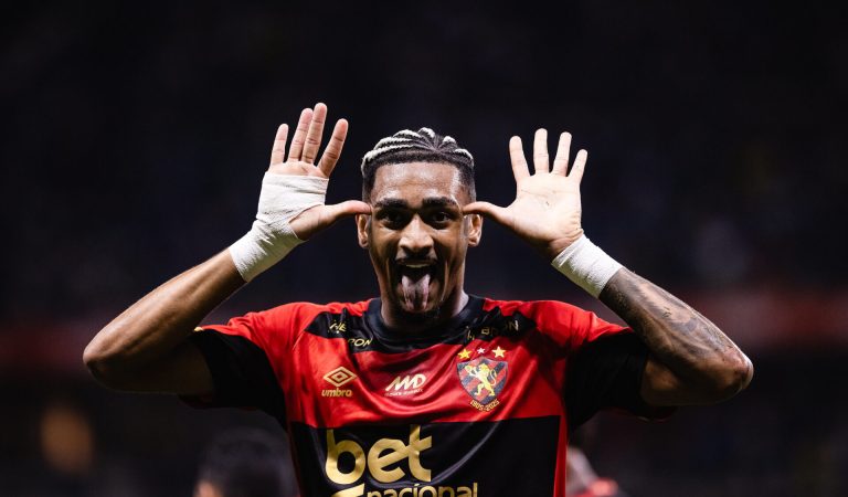 Internacional negocia contratação do atacante Derik Lacerda