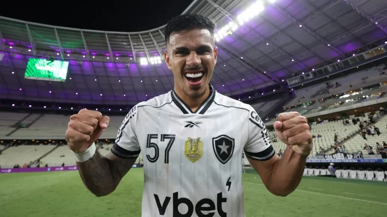 David Ricardo comemorando vitória pelo Botafogo | Foto: Vítor Silva - Botafogo