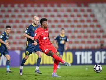 Igor Gomes atuando pelo Shabab Al Ahli.