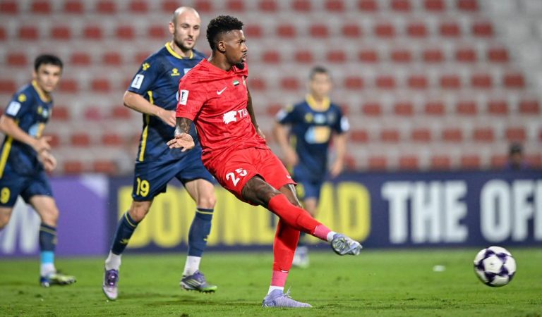 Igor Gomes se destaca e vira referência defensiva do Shabab Al-Ahli na UAE Pro League