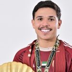 Jadsom com a taça da Challenge Shield