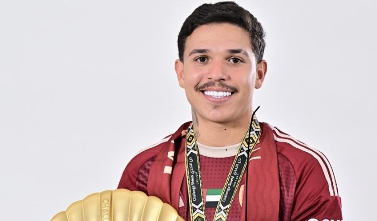 Jadsom comanda o Al-Wahda em título nos Emirados Árabes