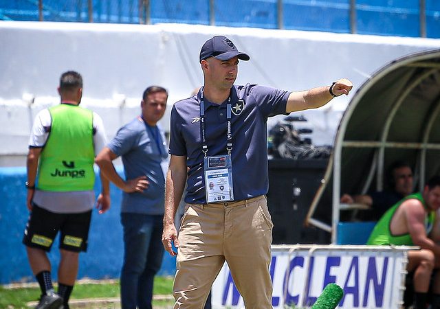 Botafogo estreia com time alternativo no estadual