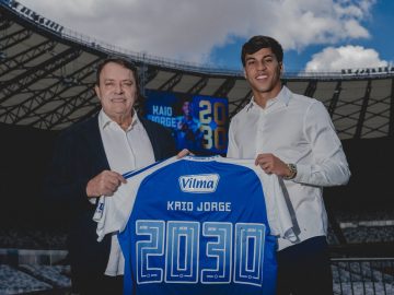 Pedrinho BH e Kaio Jorge celebrando renovação até final de 2030 | Foto: Yuri Laurindo - Cruzeiro