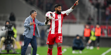 Rodinei atuando pelo Olympiacos na Champions