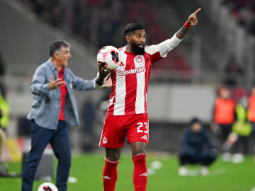Rodinei atuando pelo Olympiacos na Champions