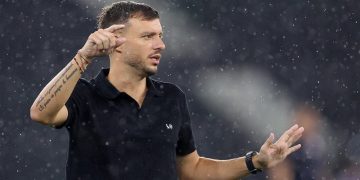 Anselmi comandando o Botafogo diante do Bangu