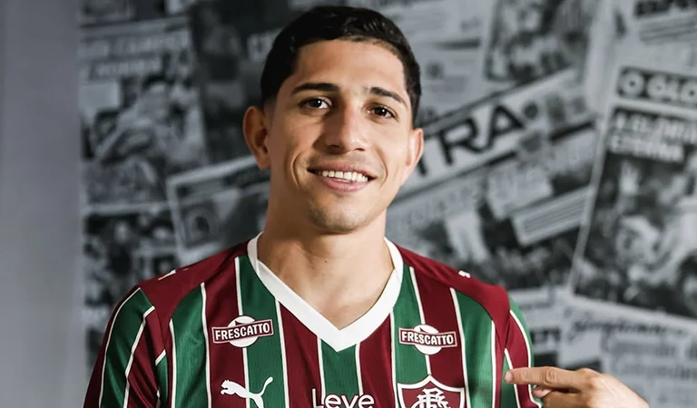 Fluminense anuncia a contratação de Savarino até 2029