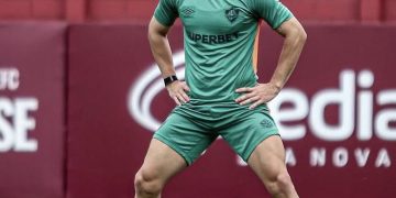 Lavega participando do treino no CT do Fluminense.