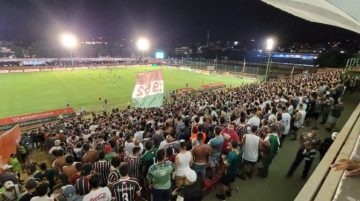 Torcida do Fluminense no Estadio Luso Brasileiro.