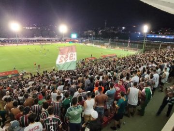 Torcida do Fluminense no Estadio Luso Brasileiro.