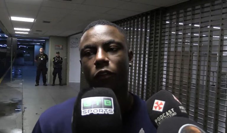 Jóia chega ao Brasil para acertar transferência para o Vasco