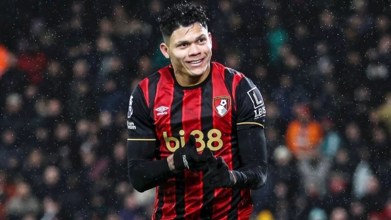 Evanilson comemora gol pelo Bournemouth