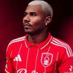 Cuiabano em sua apresentação pelo Nottingham Forest