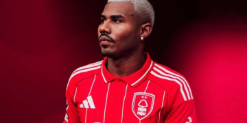 Cuiabano em sua apresentação pelo Nottingham Forest
