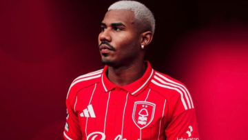 Cuiabano em sua apresentação pelo Nottingham Forest