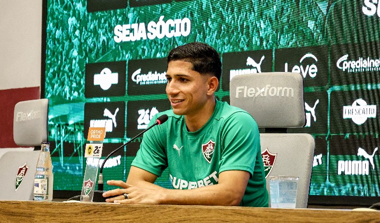 Savarino chega ao Fluminense e destaca “paz” em transferência