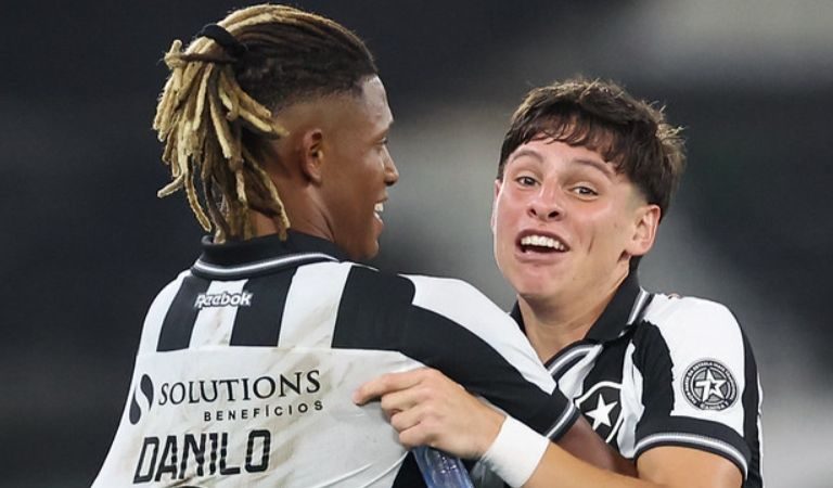 No comando de Montoro e com Danilo fatal, Botafogo dá show e impõe goleada ao Cruzeiro